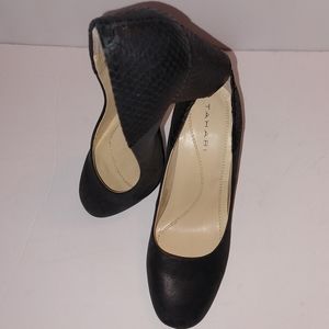 NWOB Women's Tahari Sueded Leather Size 6M Fawn Black Pumps w/ Python Print Heel